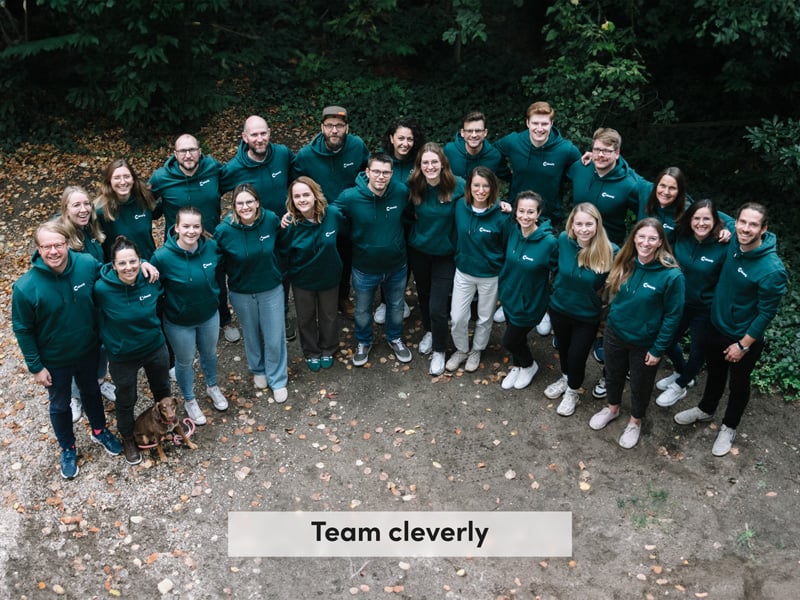 Teamfoto von cleverly-Mitarbeitenden